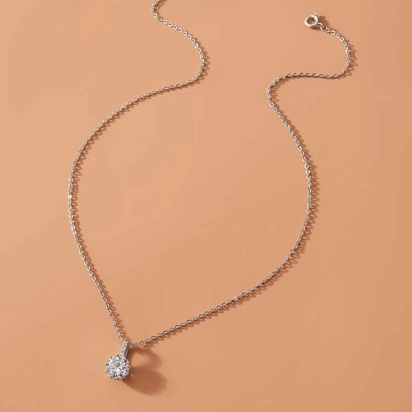 FREE with any bundle pendant necklace - Picture 3 of 3